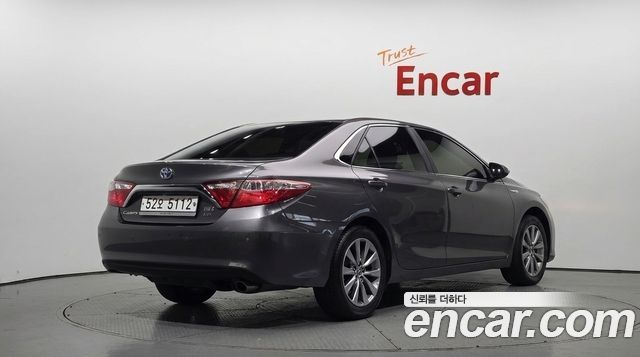 Toyota Camry Hybrid LE 2017 — фото 2