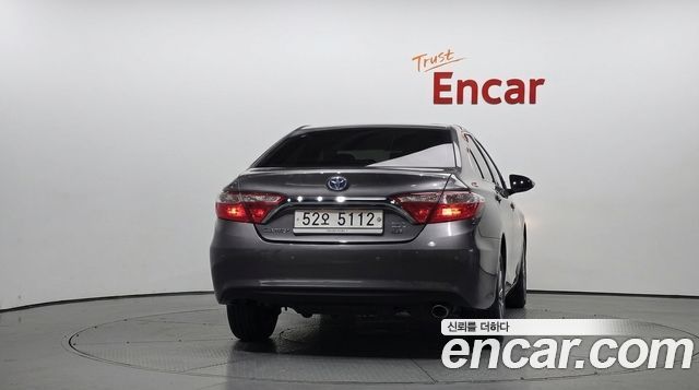 Toyota Camry Hybrid LE 2017 — фото 4