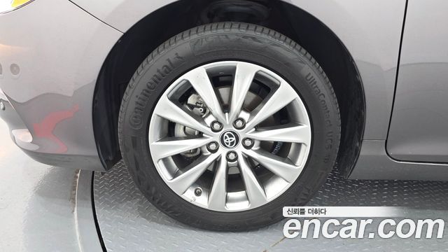 Toyota Camry Hybrid LE 2017 — фото 5