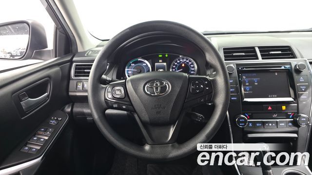 Toyota Camry Hybrid LE 2017 — фото 12