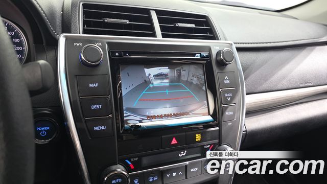 Toyota Camry Hybrid LE 2017 — фото 14