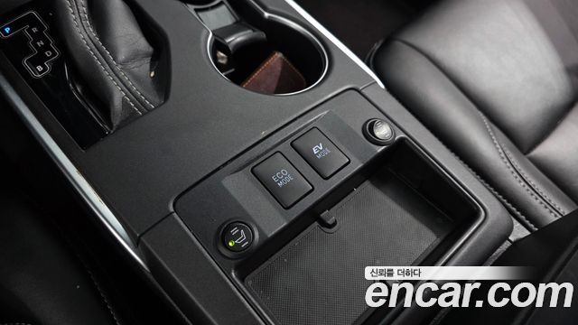 Toyota Camry Hybrid LE 2017 — фото 16