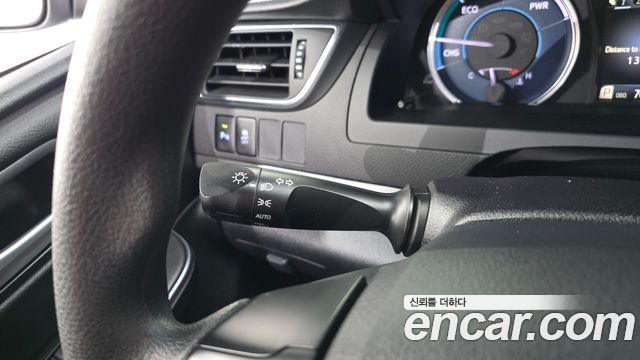 Toyota Camry Hybrid LE 2017 — фото 18