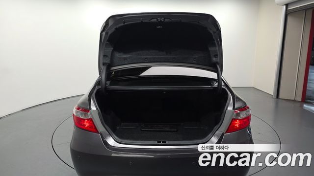 Toyota Camry Hybrid LE 2017 — фото 20