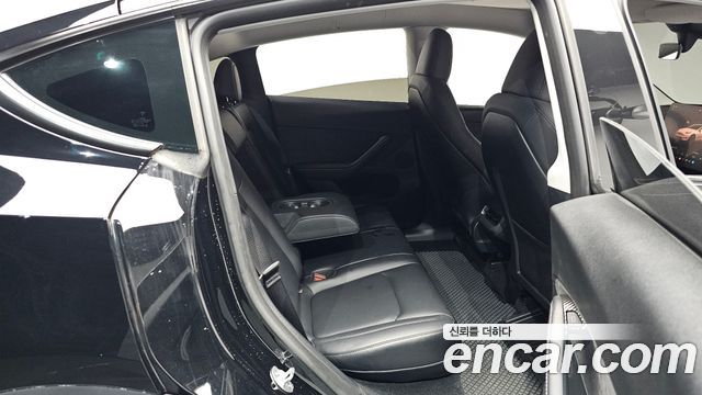 Tesla Model Y RWD 2025 — фото 11