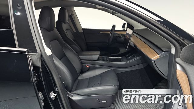 Tesla Model Y RWD 2025 — фото 12