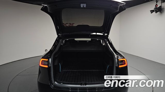 Tesla Model Y RWD 2025 — фото 20