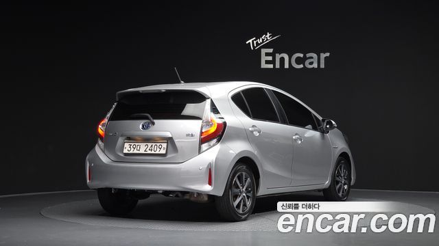 Toyota Prius C 1.5 2018 — фото 2