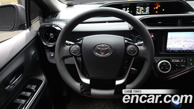 Toyota Prius C 1.5 2018 — фото 13