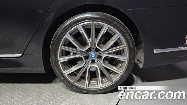 BMW 7 Series (G11) 745e iPerformance M Sport 2022 — фото 21
