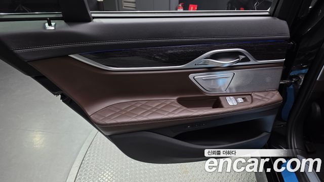 BMW 7 Series (G11) 745e iPerformance M Sport 2022 — фото 25