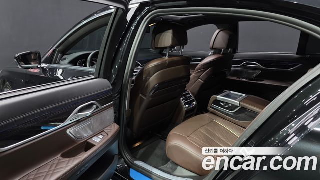 BMW 7 Series (G11) 745e iPerformance M Sport 2022 — фото 26