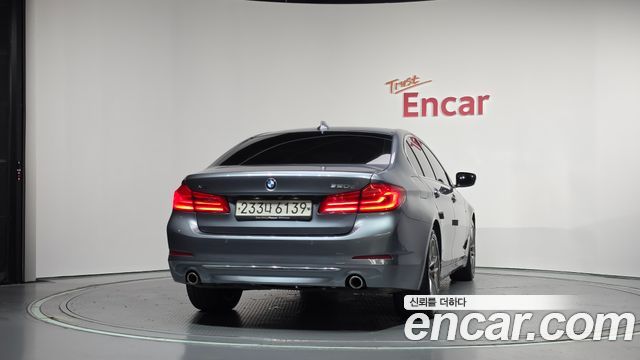 BMW 5 Series (G30) 520d xDrive Luxury Plus 2018 — фото 4