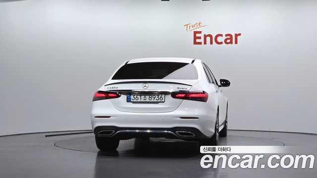 Mercedes-Benz E-Class (W213) E220d 4MATIC AMG Line 2022 — фото 4