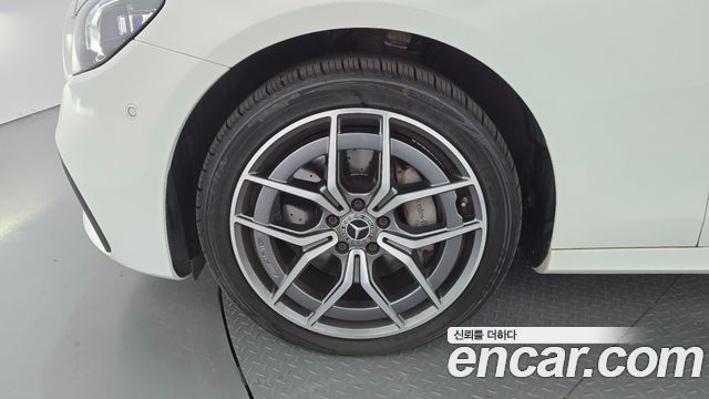 Mercedes-Benz E-Class (W213) E220d 4MATIC AMG Line 2022 — фото 5