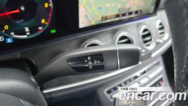 Mercedes-Benz E-Class (W213) E220d 4MATIC AMG Line 2022 — фото 9