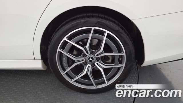 Mercedes-Benz E-Class (W213) E220d 4MATIC AMG Line 2022 — фото 21