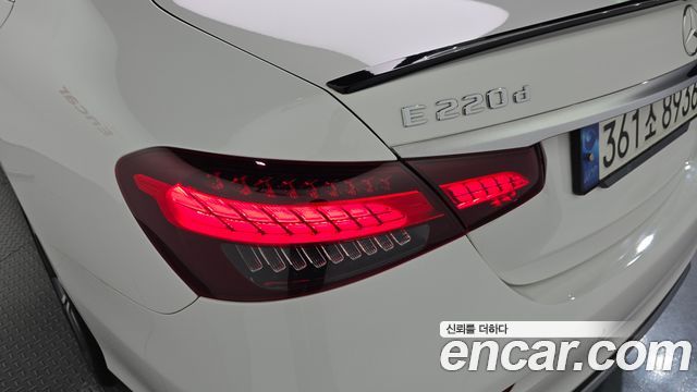 Mercedes-Benz E-Class (W213) E220d 4MATIC AMG Line 2022 — фото 23