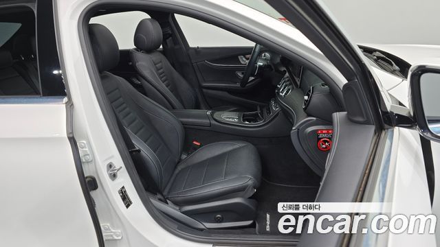Mercedes-Benz E-Class (W213) E220d 4MATIC AMG Line 2022 — фото 26