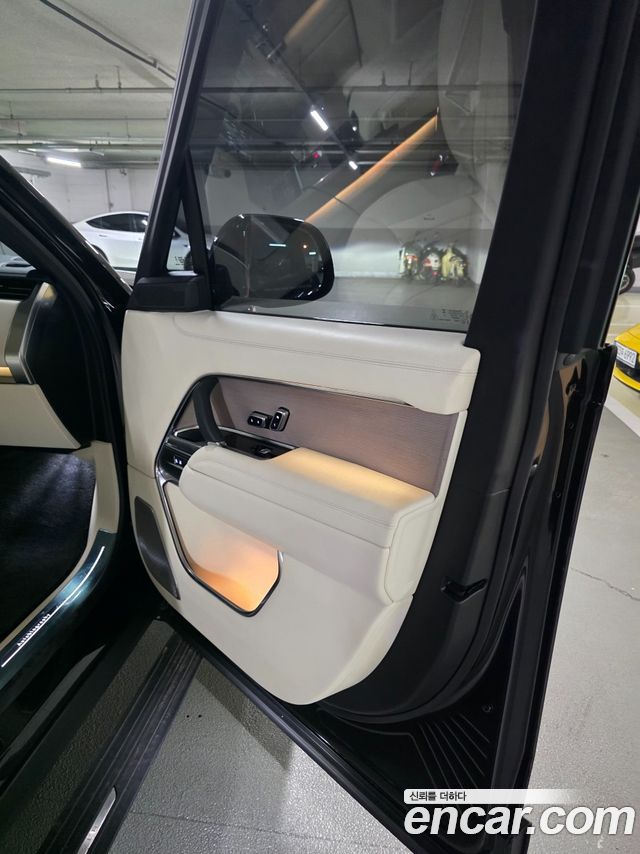 Land Rover Range Rover (V) P550E AB 2025 — фото 17