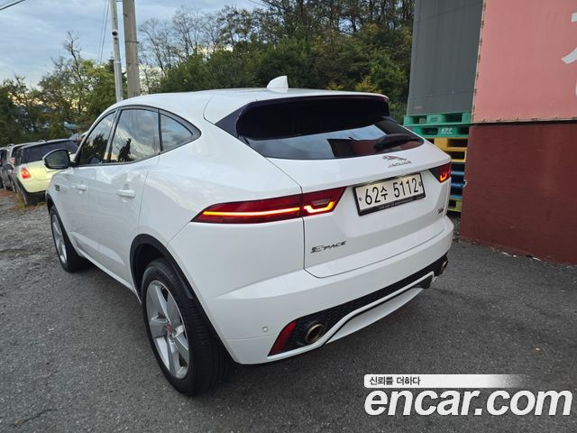 Jaguar E-PACE R250 R-Dynamic SE 2018 — фото 4