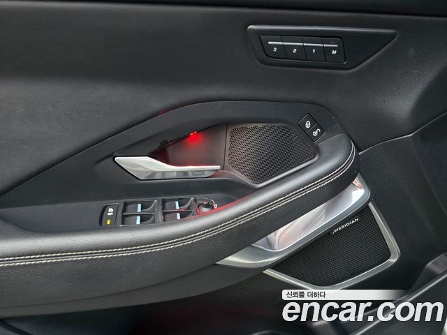 Jaguar E-PACE R250 R-Dynamic SE 2018 — фото 6
