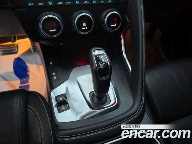 Jaguar E-PACE R250 R-Dynamic SE 2018 — фото 7