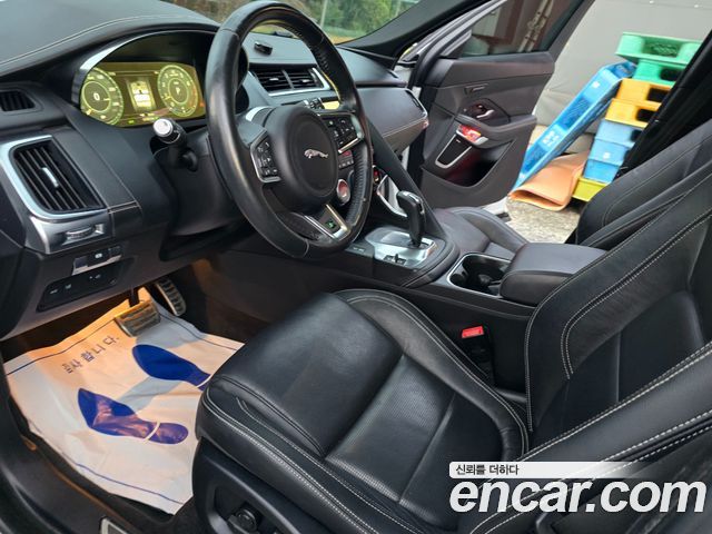 Jaguar E-PACE R250 R-Dynamic SE 2018 — фото 9