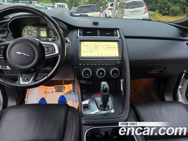 Jaguar E-PACE R250 R-Dynamic SE 2018 — фото 15