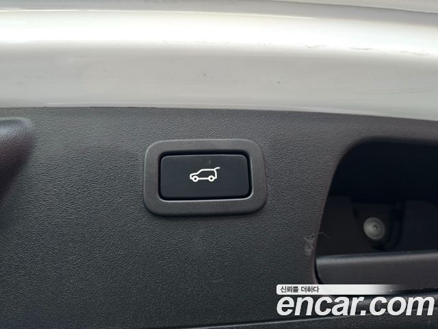 Jaguar E-PACE R250 R-Dynamic SE 2018 — фото 17