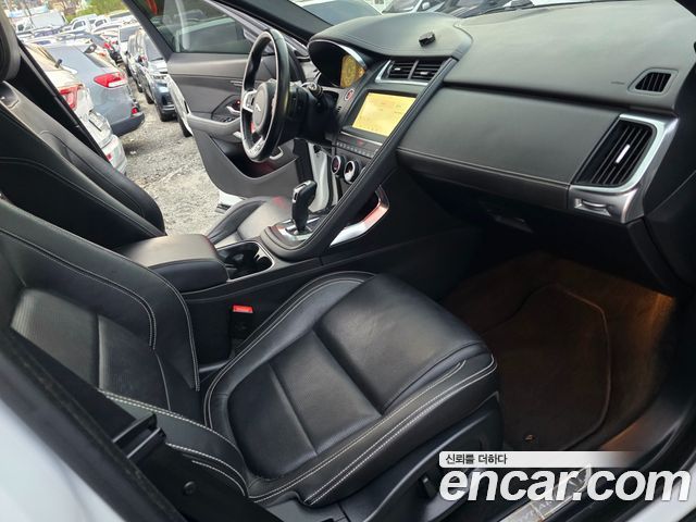 Jaguar E-PACE R250 R-Dynamic SE 2018 — фото 20
