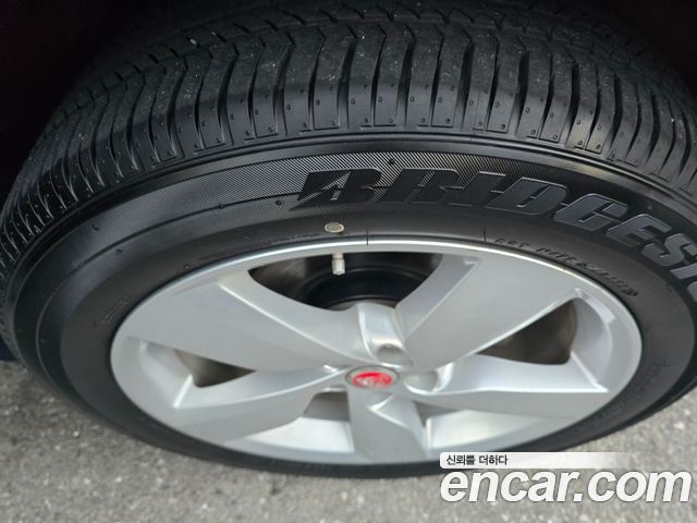 Jaguar E-PACE R250 R-Dynamic SE 2018 — фото 21