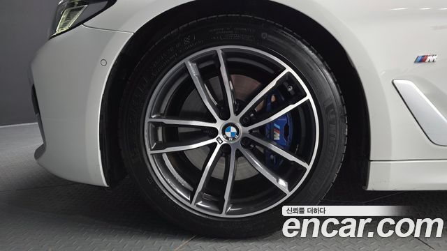 BMW 5 Series (G30) 520i M Sport 2023 — фото 5