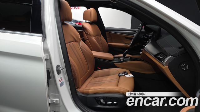 BMW 5 Series (G30) 520i M Sport 2023 — фото 11