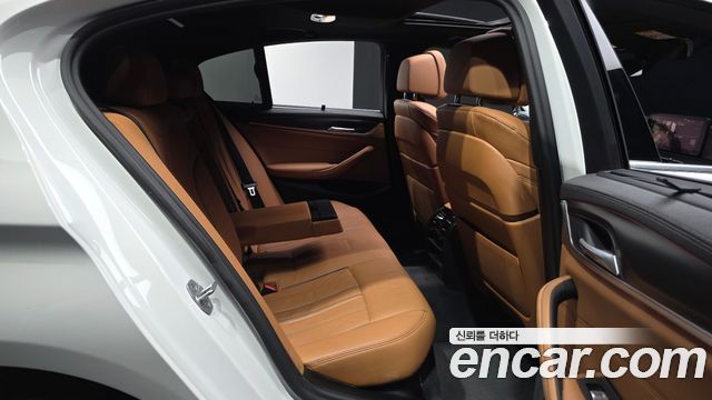 BMW 5 Series (G30) 520i M Sport 2023 — фото 12