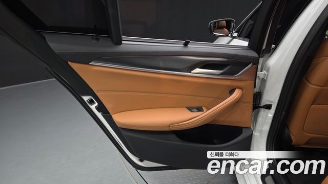 BMW 5 Series (G30) 520i M Sport 2023 — фото 25