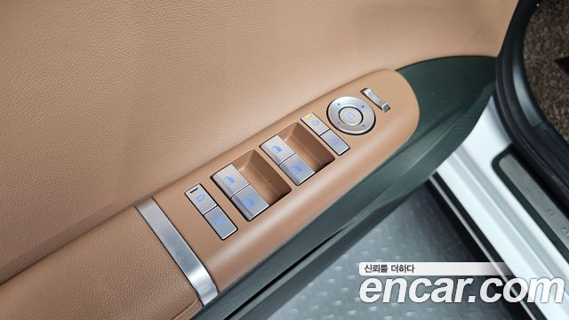 Hyundai Grandeur (GN7) 2,5 Gasoline 2WD Exclusive 2024 — фото 28