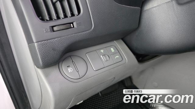 Hyundai Grand Starex 3-Seater VAN CVX Luxury 2016 — фото 17