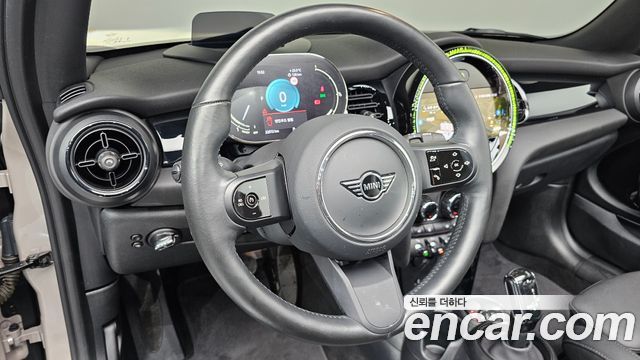 MINI Cooper Convertible Classic Third Generation 2024 — фото 17