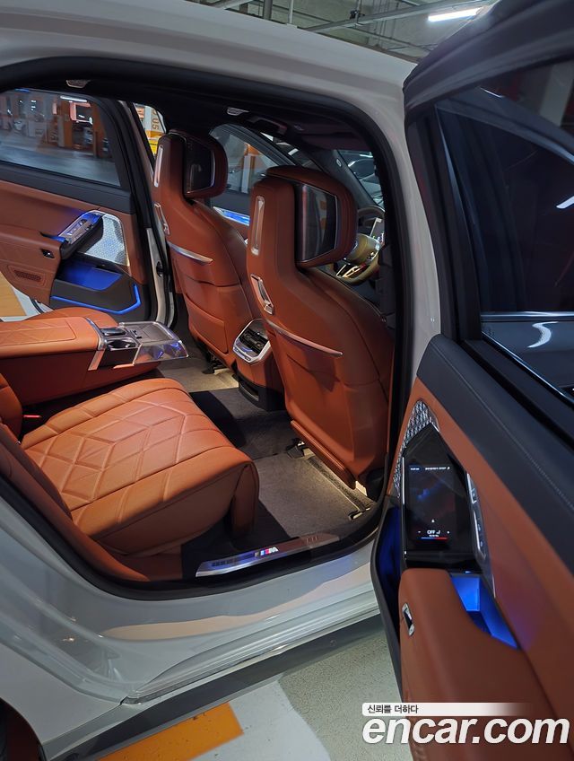 BMW 7 Series (G70) 750e xDrive M Sport 2025 — фото 9