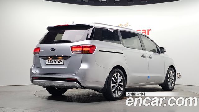 Kia Carnival 9-seater Luxury 2015 — фото 2