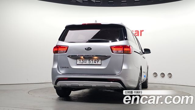 Kia Carnival 9-seater Luxury 2015 — фото 4