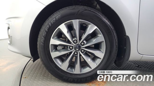 Kia Carnival 9-seater Luxury 2015 — фото 5