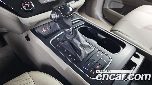 Kia Carnival 9-seater Luxury 2015 — фото 9