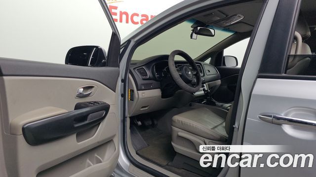 Kia Carnival 9-seater Luxury 2015 — фото 10