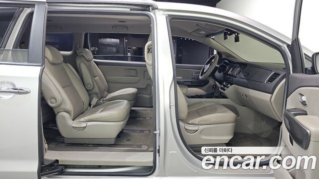 Kia Carnival 9-seater Luxury 2015 — фото 12