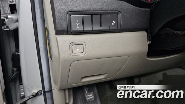 Kia Carnival 9-seater Luxury 2015 — фото 13