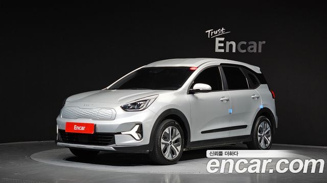 Kia Niro Plus Air 2023 — фото 1