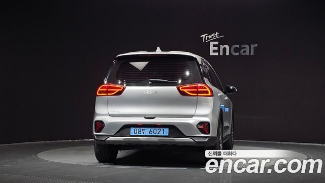 Kia Niro Plus Air 2023 — фото 4
