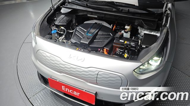 Kia Niro Plus Air 2023 — фото 6